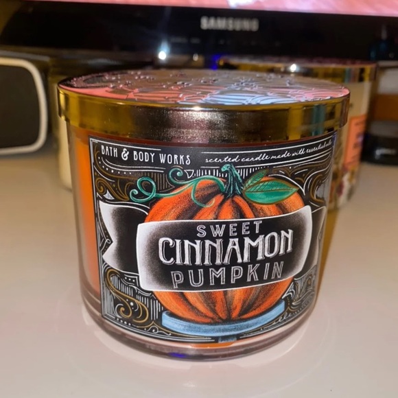 Bath and body works 3 wick candle